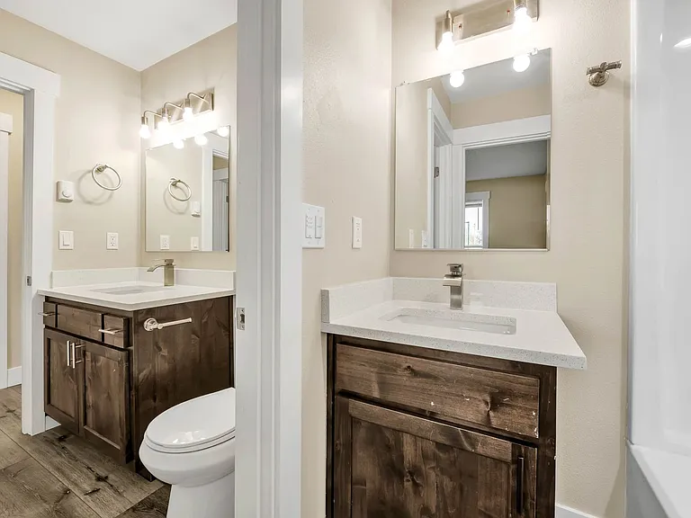Cape Lee Apartments 2 & 3 Bedroom 1 Bathroom units — Photo 23