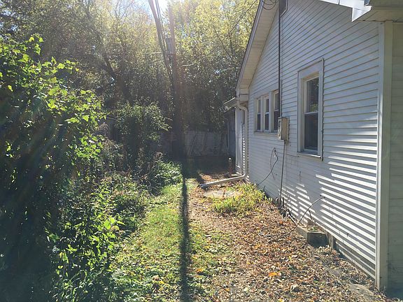 2nd image of 225 N Wilmette Ave