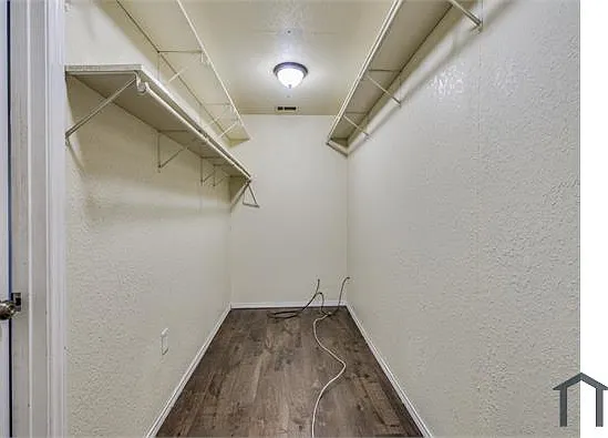 560 NW Douglas St — Photo 18