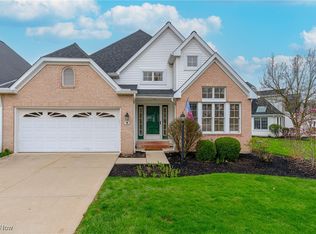 18 Nantucket Row, Rocky River, OH 44116