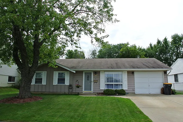 807 E Streamwood Blvd photo 1