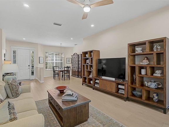 3rd image of 902 Bramley Ct
