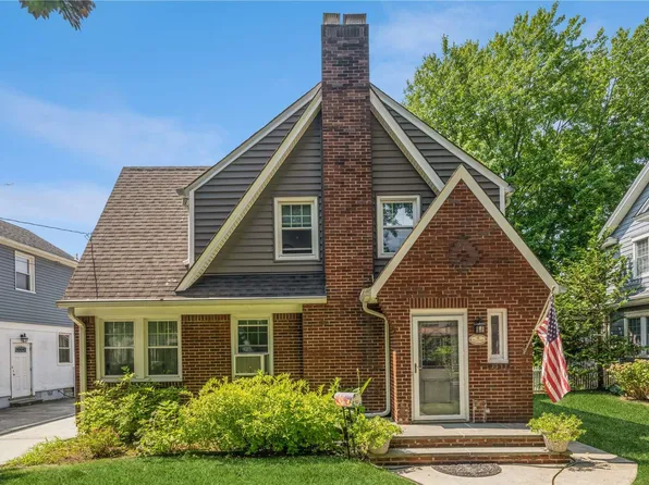 82 Beech Street, Floral Park, NY 11001