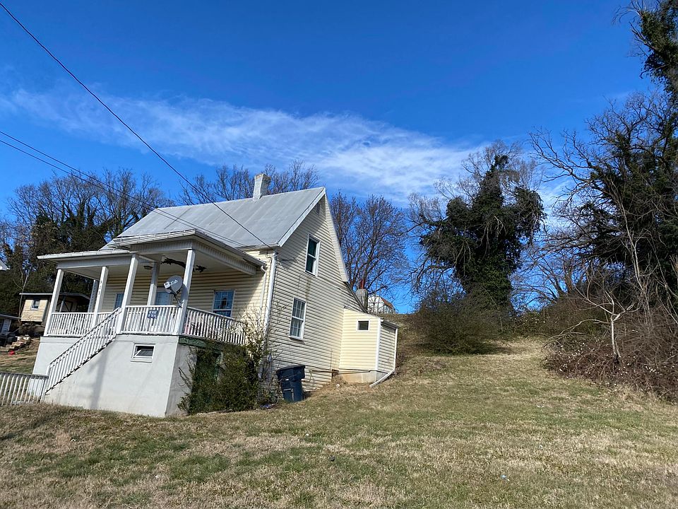 2nd image of 813 Harrison Ave NW