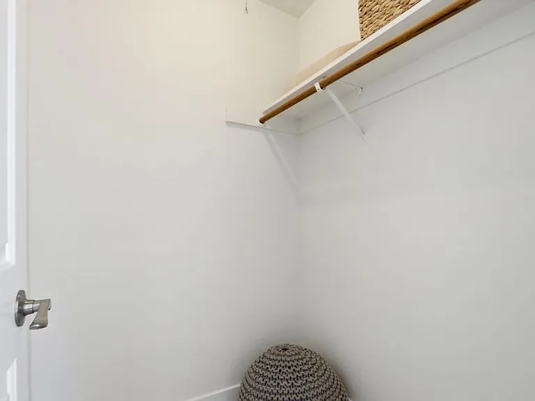 1091 W Latimer Ave — Photo 16