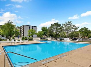 9098 W Terrace Dr APT 5L, Niles, IL 60714