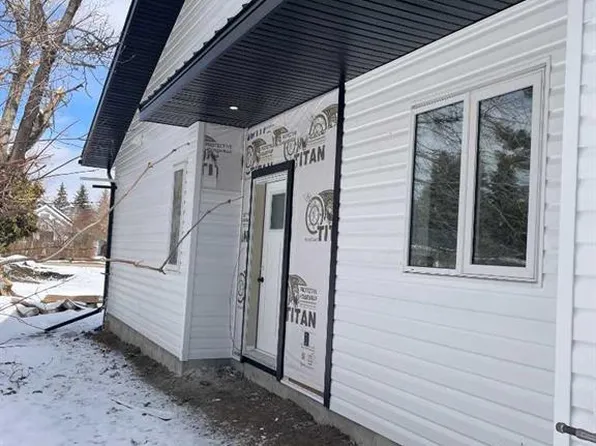 5463 S 55th Ave #6, Lacombe, AB T4L 1M1