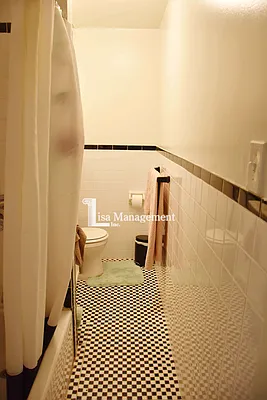Rented by Lisa Management | media 9