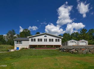 32 Maines Rd, Hawley, PA 18428