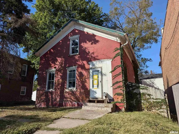 1628 Washington St, Davenport, IA 52804