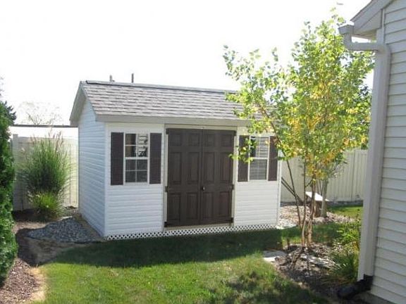 3rd image of 900 Walnut Crest Dr