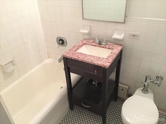 Rented by City Connections Realty | media 15