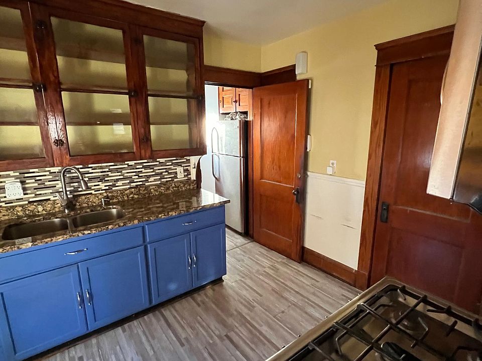 1st image of 634 E 117th St #634