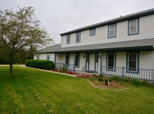 S16W32688 Luterbach Ct, Delafield, WI 53018