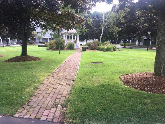 2nd image of 915 Sherwood Forest Ln