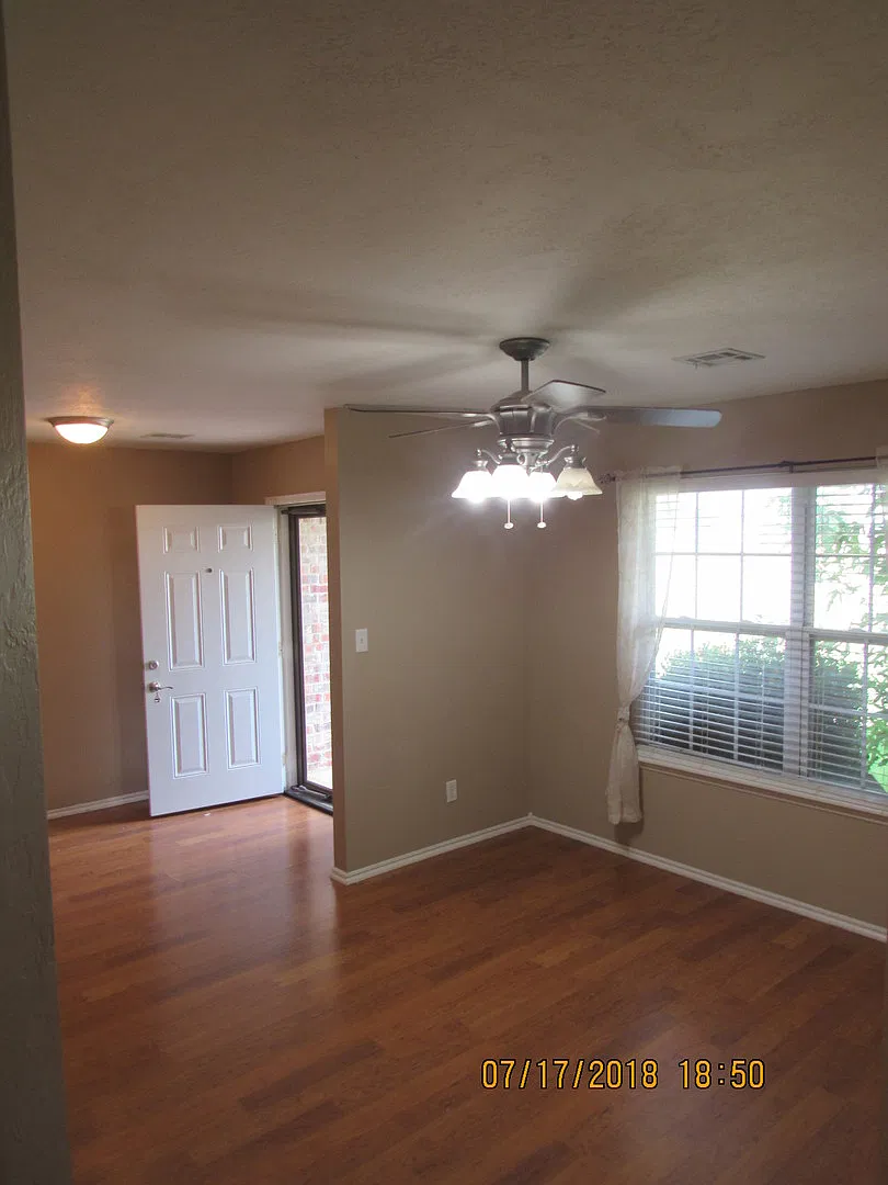 Large with Land Galore, Peace & Quiet — Photo 2