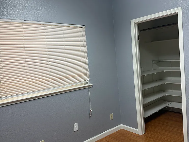 1147 Legend Cir — Photo 11