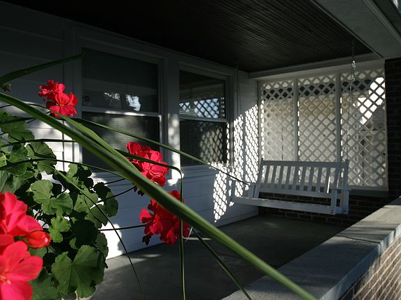2nd image of 4015 Graceland Ave