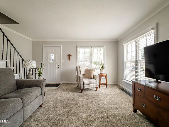 5th image of 5639 Yarmouth Ave