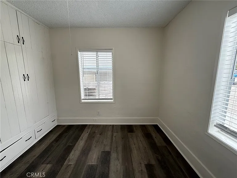 1053 Loma Dr — Photo 16
