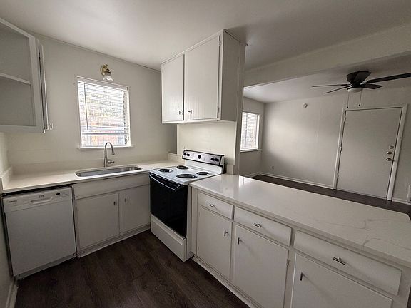 4th image of 3304 Red River St Unit 104