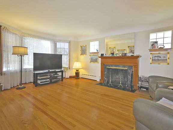 4th image of 3817 N Pontiac Ave