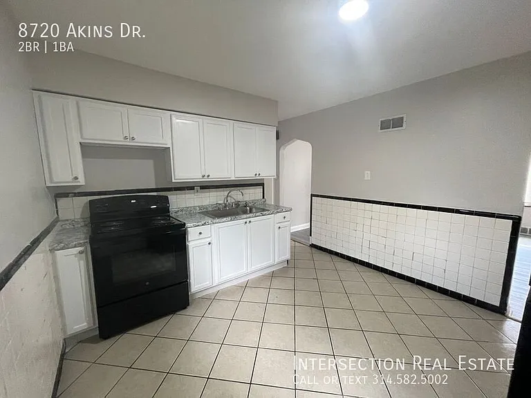 8720 Akins Dr — Photo 5