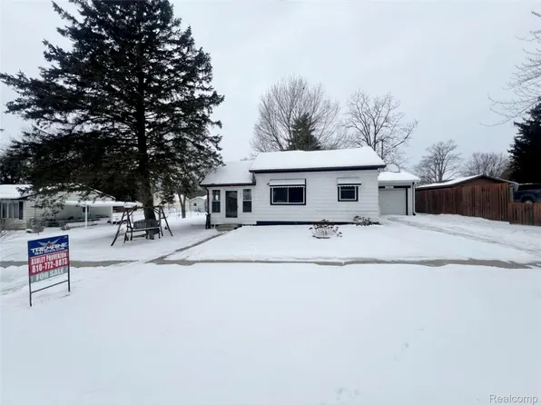 227 N Walnut St, Vernon, MI 48476