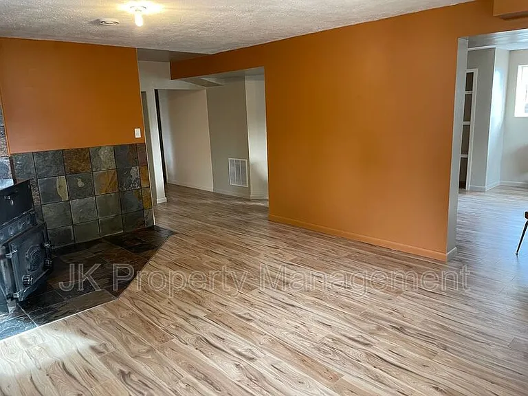 2408 Main St — Photo 9
