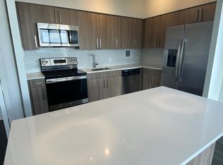 1450 W Polk St #409, Chicago, IL 60607