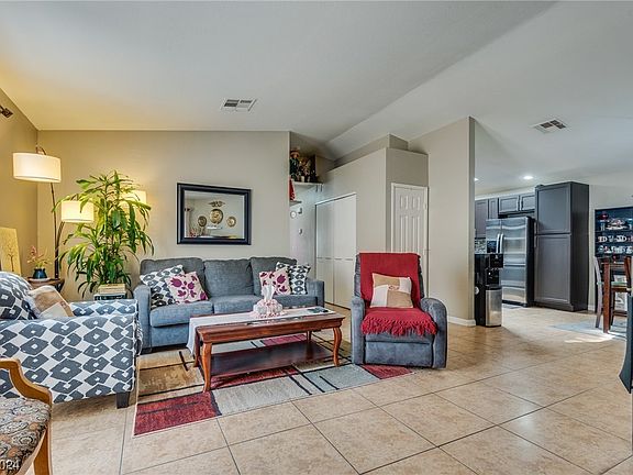 5th image of 2425 Shady Hill Ave