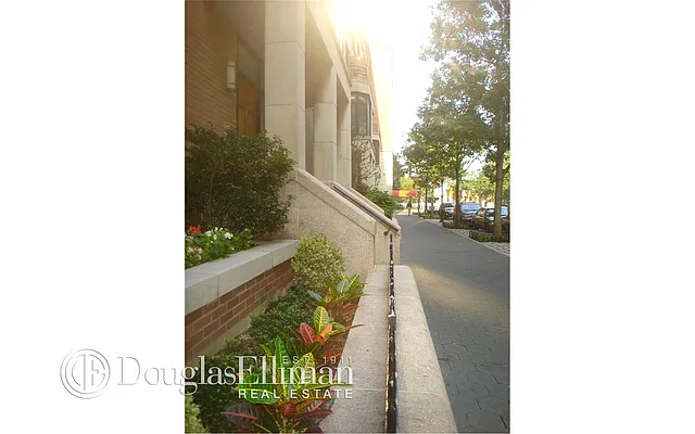 Sold by Douglas Elliman | media 20