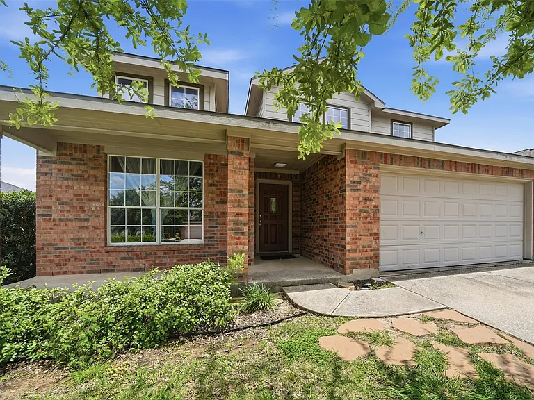 104 Carol Ave — Photo 2
