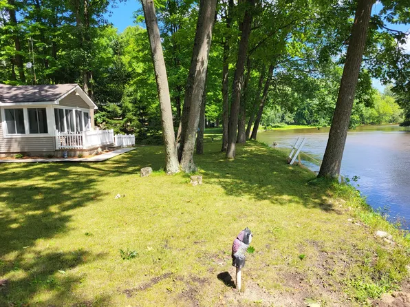 9679 Birch Ln, Evart, MI 49631