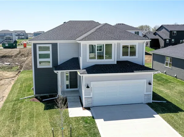 3002 Birchwood Dr, Norwalk, IA 50211
