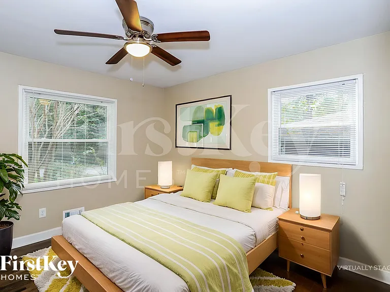 1855 Shamrock Dr — Photo 10