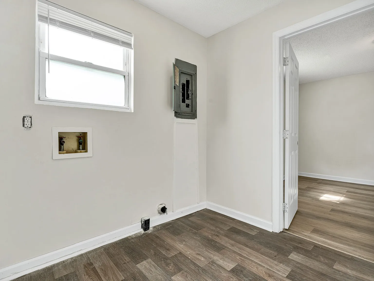 3 bed, 1008 sqft, $1,450 — Photo 2