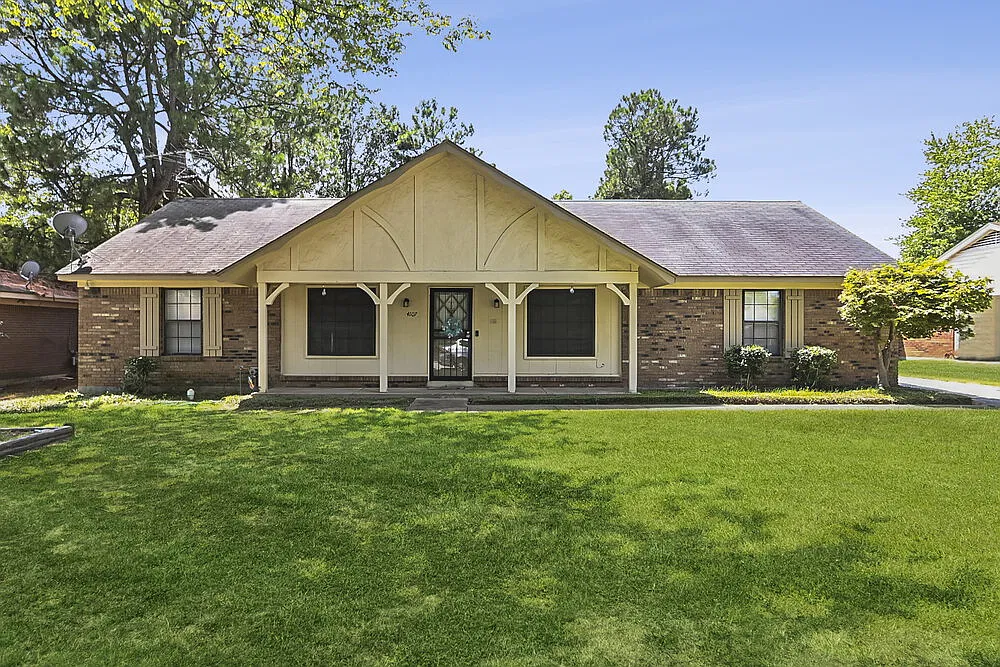 3 bed, 2.0 bath, 1820 sqft, $1,670 — Photo 1