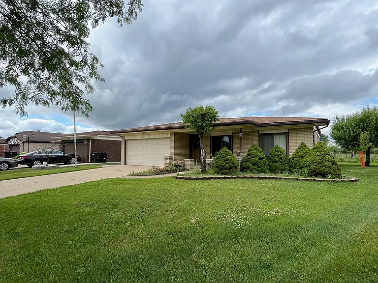14041 Brougham Dr — Photo 2