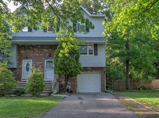 10 Dortmunder Dr, Manalapan, NJ