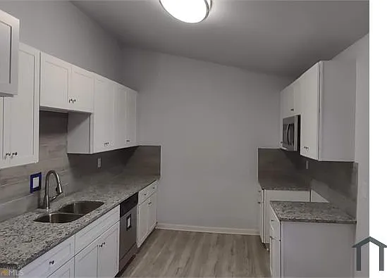 3 bed, $1,900 — Photo 3