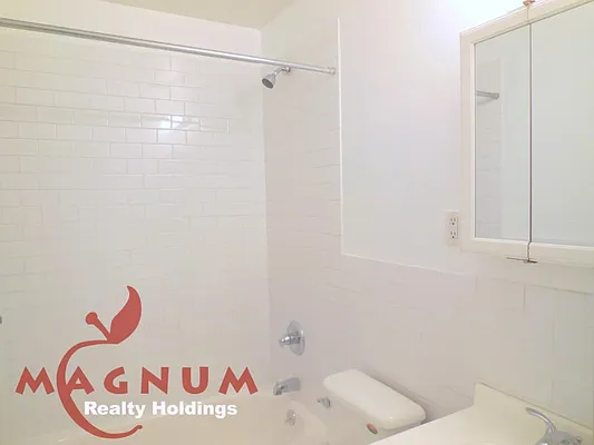 Rented by Magnum Realty Holdings, LLC | media 22