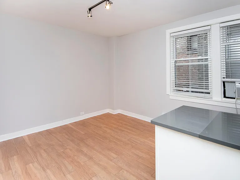511 W Belmont Ave #34 — Photo 6