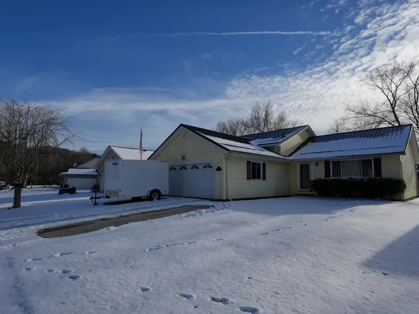 1560 Quail Hollow Dr, Cambridge, OH 43725