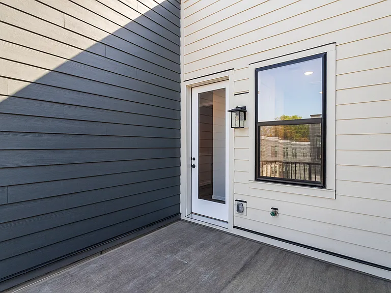 133 Warburton St — Photo 43