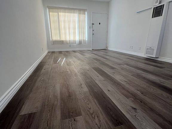 5th image of 3920 La Crescenta Ave Unit F