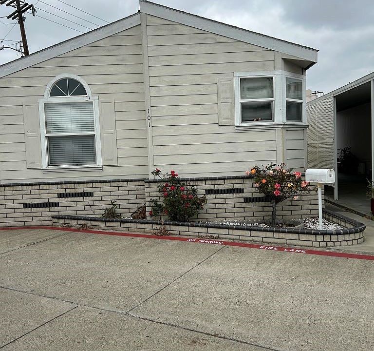 1st image of 101 E De Anza Ln