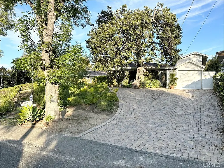 27424 Rainbow Ridge Rd — Photo 3
