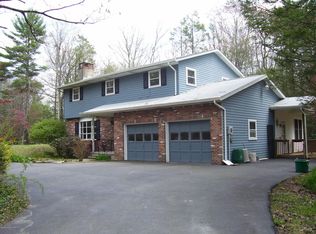 1530 Starry Ln, Effort, PA 18330