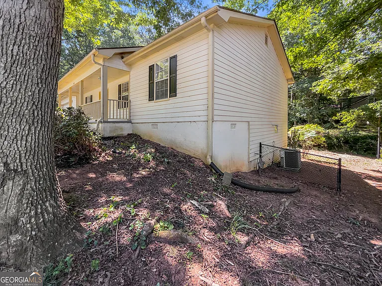 2025 Old Concord Dr SE — Photo 3